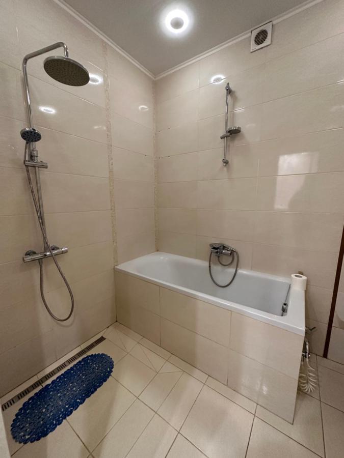 New Central 2Room Apartment Lviv Kültér fotó
